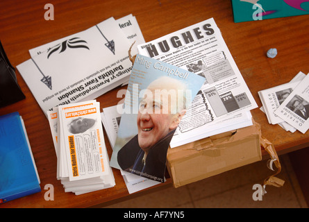 FLUGBLÄTTER ZUR BEWERBUNG DER LIBERALER DEMOKRAT FÜHRUNG ANWÄRTER L R SIR MENZIES CAMPBELL SIMON HUGHES UND CHRIS HUHNE Stockfoto