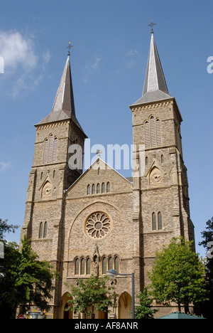 Pfarrkirche St. Martin im Sonnenlicht, Dudelange, Luxemburg, Europa Stockfoto