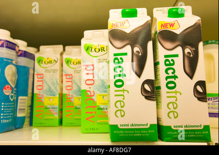 Lacto Milch zum Verkauf an einen Tesco Speicher, Carlisle, UK Stockfoto