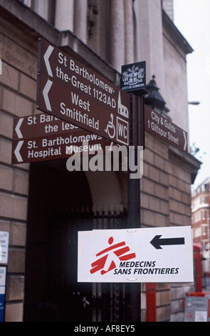 Schild-Médecins Sans Frontières (Ärzte ohne Grenzen) Konferenz am St Bartholomew Hospital, City of London Stockfoto