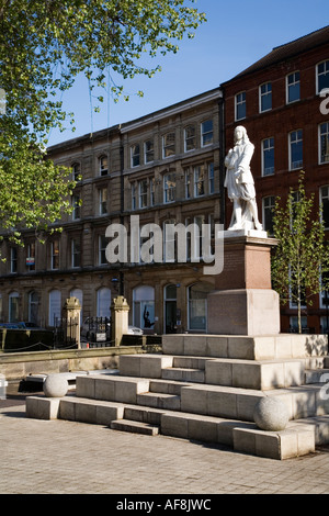 Statue des Dichters Andrew Marvell im Trinity Quartal Hull East Yorkshire England Stockfoto