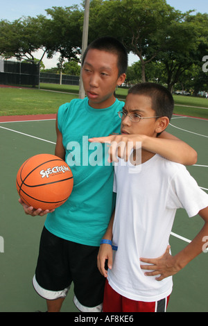 Miami Florida, Hadley Park, Miami Dade County Parks Sommercamp-Programm, Hispanic Latino ethnische Einwanderer Minderheit, Jungen, männliches Kind Stockfoto