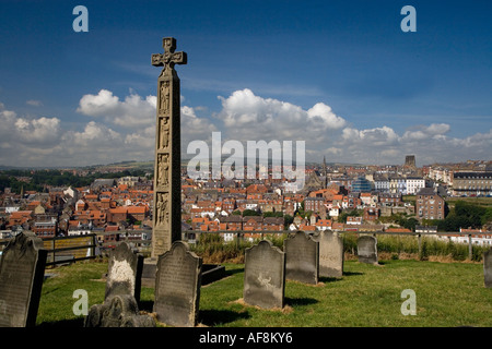 Cadmon Kreuz Whitby Yorkshire UK Juli Stockfoto