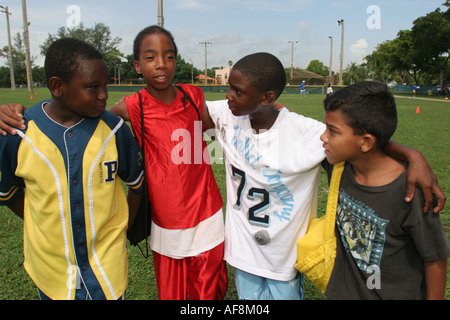 Miami Florida, Hadley Park, Miami Dade County Parks Sommercamp-Programm, multikulturell, Schwarzschwarze Afrikaner, lateinamerikanische lateinamerikanische ethnische Immigra Stockfoto