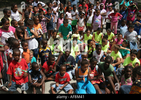 Miami Florida, Hadley Park, Miami Dade County Parks Sommercamp Programm, Magie Show Publikum, Besucher reisen Reise touristischer Tourismus Wahrzeichen Land Stockfoto