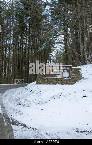 Cataloochee Eingang w Schnee großen rauchigen Mtns NP NC Stockfoto