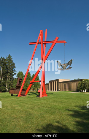 Michigan Bloomfield Hills Cranbrook Kunstmuseum Installation des Künstlers Mark DiSuvero Outdoor-moderne Metall Skulptur Stockfoto