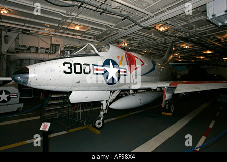 McDonnell Douglas A-4 b Skyhawk auf dem Hangardeck der Intrepid Sea Air Space Museum New York City New York USA Stockfoto