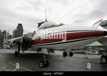 Grumman F-14 Tomcat auf dem Flugdeck der USS Intrepid an der Intrepid Sea Air Space Museum New York City New York USA Stockfoto