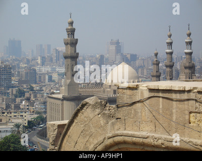 Blick von der Hochburg der Madrasa Sultan Hassan Mosque und Stadt Zentrum von Kairo, Ägypten, Kairo Stockfoto