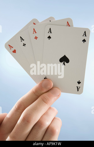 Hand halten Asse, close-up Stockfoto