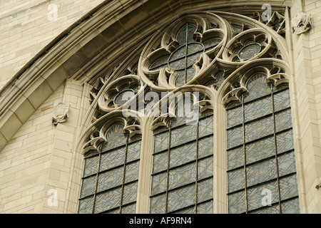 Reich verzierte Fenster in der Universität Gotik weit verbreitet in Hyde Park, Chicago. Stockfoto