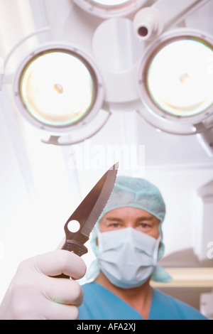 Chirurg mit Chirurgen Messer Stockfoto