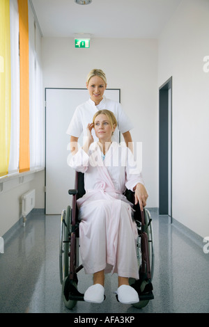 Krankenschwester und patient Stockfoto