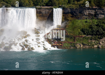American Falls, wie gesehen von der kanadischen Seite über den Niagara River in Niagara Falls, Ontario, Kanada Stockfoto