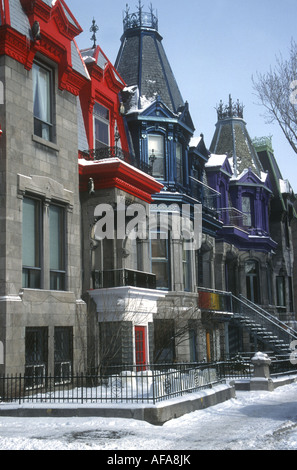 Typische attraktive, ältere, bemalte Häuser in Montreal, Quebec, Kanada Stockfoto