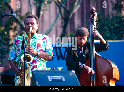 Stan Getz und George Mraz in Konzert, Washington Square, New York City Stockfoto