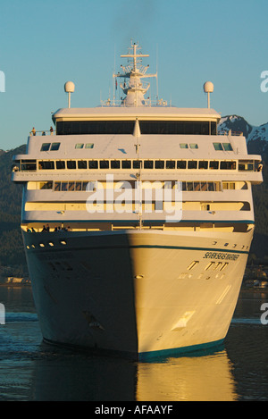 Das Radisson Seven Seas Mariner Kreuzfahrt Schiff Embraking in Juneau, Alaska, USA Stockfoto