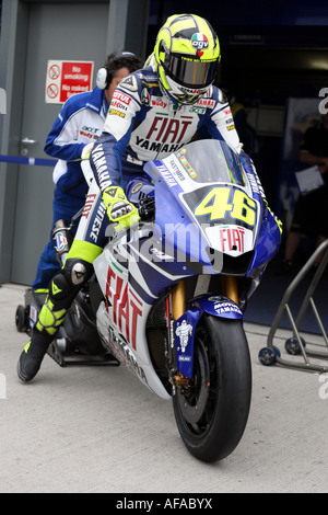 Valentino Rossi den Arzt an Bord seiner Fiat Yamaha M1 800er Motogp-Maschine gesponsert Stockfoto