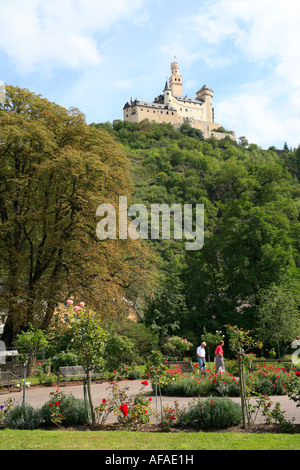 Marksburg Schloss überragt den Rhein bei Braubach in Deutschland Stockfoto