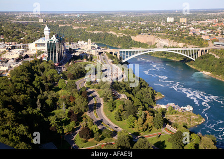 Niagara Falls in Ontario Kanada gegenüber New York State U S berühmten Wasserfall Stockfoto