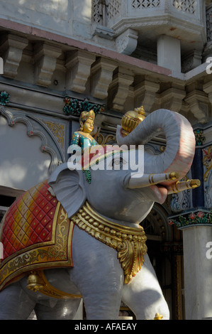 Skulptur im Jain Tempel Walkeshwar Mumbai Indien Stockfoto