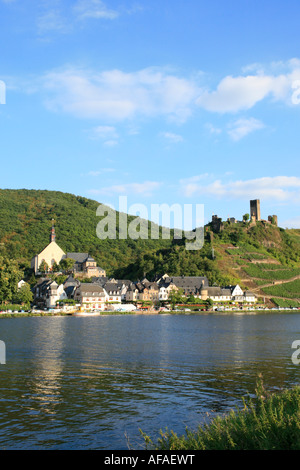 Metternich Burgruine überragt das Städtchen Beilstein an der Mosel River in Deutschland Stockfoto