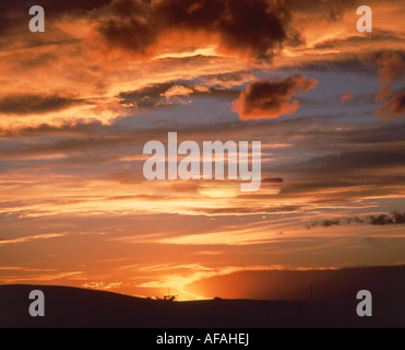 Wolkenformationen und Sonnenuntergang über Berge, Canterbury Plains, Christchurch, Canterbury, Neuseeland Stockfoto