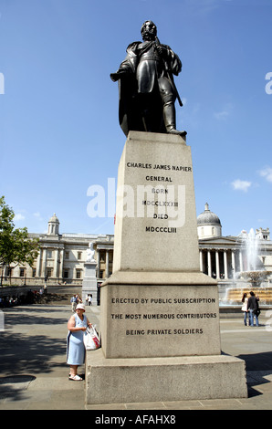 Bronze Statue von General Charles James Napier, von George Gamom Adams im Jahr 1856, befindet sich in Trafalgar Square, London W1, England. Stockfoto