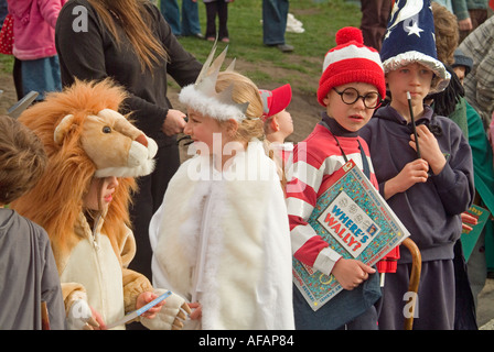 Grundschule Kinder verkleidet für ein Buch-Parade, wo die Kinder verkleiden sich als ihre Lieblings-Charaktere aus Büchern Stockfoto