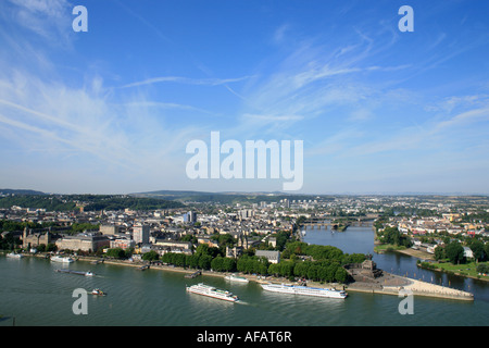 Deutsches Eck (Deutsches Eck) in Koblenz in Deutschland gesehen von Festung Ehrenbreitstein Stockfoto