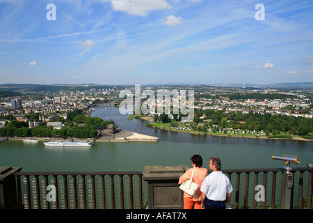 Deutsches Eck (Deutsches Eck) in Koblenz in Deutschland gesehen von Festung Ehrenbreitstein Stockfoto