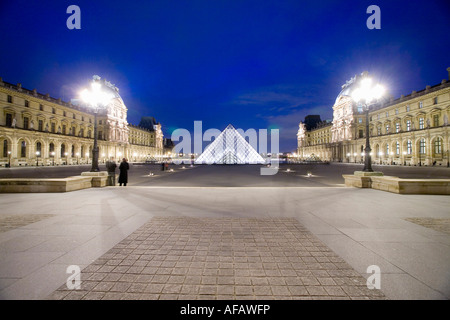 Frankreich, Paris, Le Louvre Pyramide Bau Stockfoto