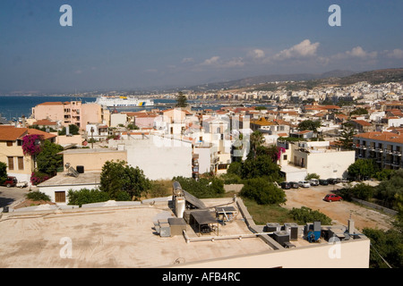 Solaranlage auf dem Dach des Hauses in Rethymno Kreta Stockfoto