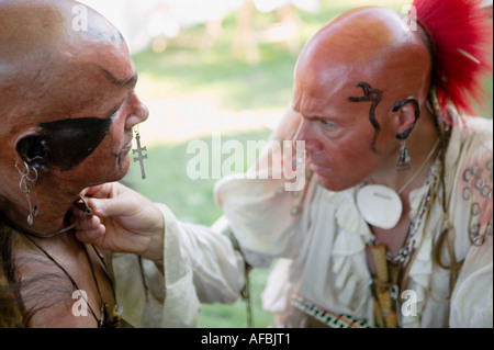 Indianischen einheimischen indischen Reenactors in historischen Kostümen verkleiden jährliche Grand Encampment Fort Ticonderoga NewYork Stockfoto