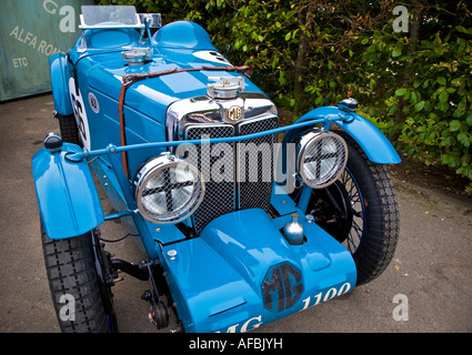 Nahaufnahme von einem blauen MG Q-Type Midget Rennwagen. Goodwood Revival West Sussex UK 2007 Stockfoto