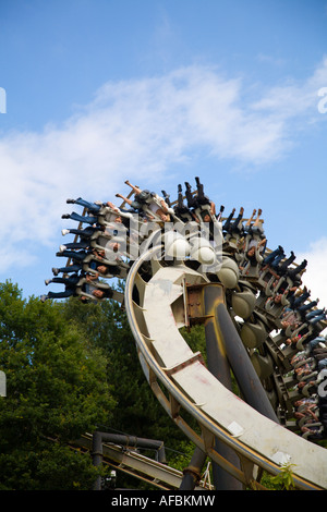 Invertiert auf Nemesis Reiter Reiten Alton Towers UK Stockfoto