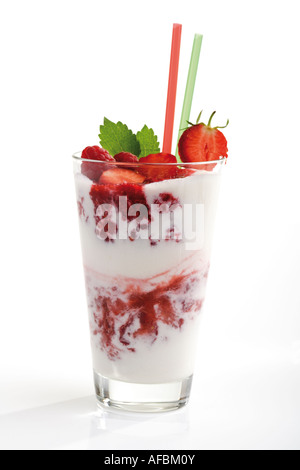 Milch-Shake mit Beeren, Nahaufnahme Stockfoto