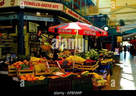 Markthalle in der Nähe von Szabadsag ter Platz in Leopold Stadt in Budapest Ungarn EU Stockfoto