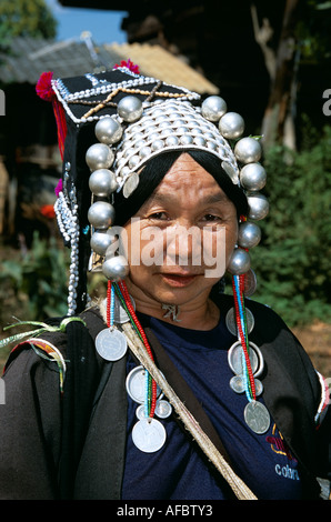 Frau aus Akha Bergstämme, Pang Daeng Dorf, Chiang Dao, Provinz Chiang Mai, Thailand Stockfoto