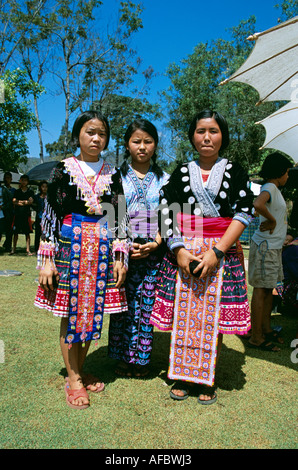 Drei junge Mädchen, Hmong Hill Tribe, Huay Luk Dorf, Chiang Dao District, Provinz Chiang Mai, Thailand Stockfoto