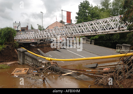 Straßenbrücke in Ludlow weggespült von Überschwemmungen des Flusses Corve in Shropshire, England Stockfoto