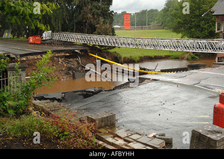 Straßenbrücke in Ludlow weggespült von Überschwemmungen des Flusses Corve in Shropshire, England Stockfoto