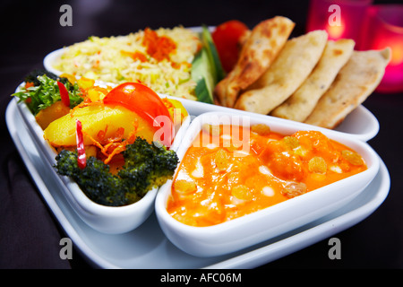 Aloo Gobi und Chicken Korma Stockfoto