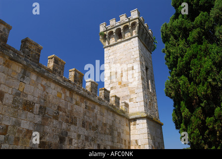 Elften Jahrhundert Turm von San Piaggio in Badia ein Passignano-Kloster St. Michael Archangel Kirche Val di Pesa Chianti Toskana Italien mit blauem Himmel Stockfoto