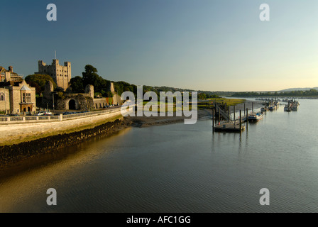 Die Medway River und Rochester Castle zu besichtigen, von Rochester Brücke Kent UK Stockfoto