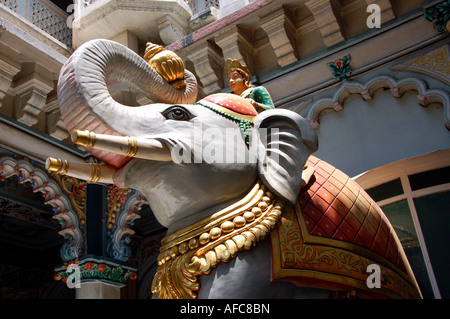 Bemalte Elefanten außerhalb der Jain-Tempel, Mumbai, Indien Stockfoto