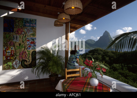 St. Lucia, Westindien, Windward Islands, Ostkaribik, kleine Antillen, Tropen, warmes Wetter, Klima, Anse Chastanet Resort, Blick auf Gästezimmer, Balkon, Le Stockfoto