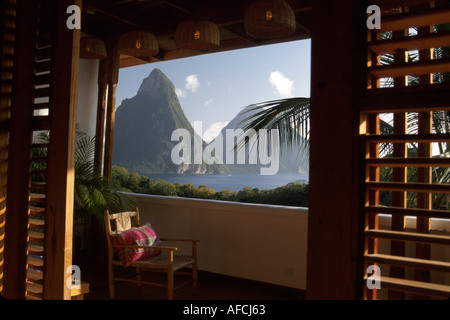 St. Lucia, Westindien, Windward Islands, Ostkaribik, kleine Antillen, Tropen, warmes Wetter, Klima, Anse Chastanet Resort, Blick auf Gästezimmer, Balkon, Le Stockfoto