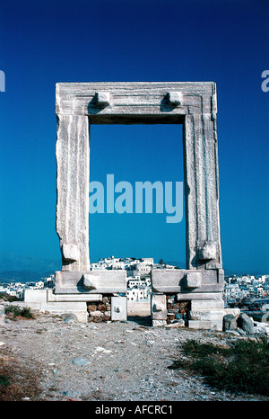 Geographie/Reise, Griechenland, Kykladen, Naxos, Portara, Eingang zu einem unvollendeten Tempel des Apollo, 6. Jahrhundert v. Chr., Stadt Chora, Stockfoto